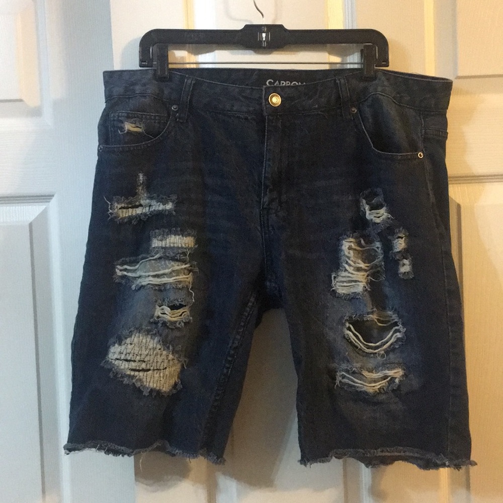 Men’s ripped/distressed jean shorts